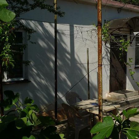 Old Town Guesthouse Sochumi Exterior foto