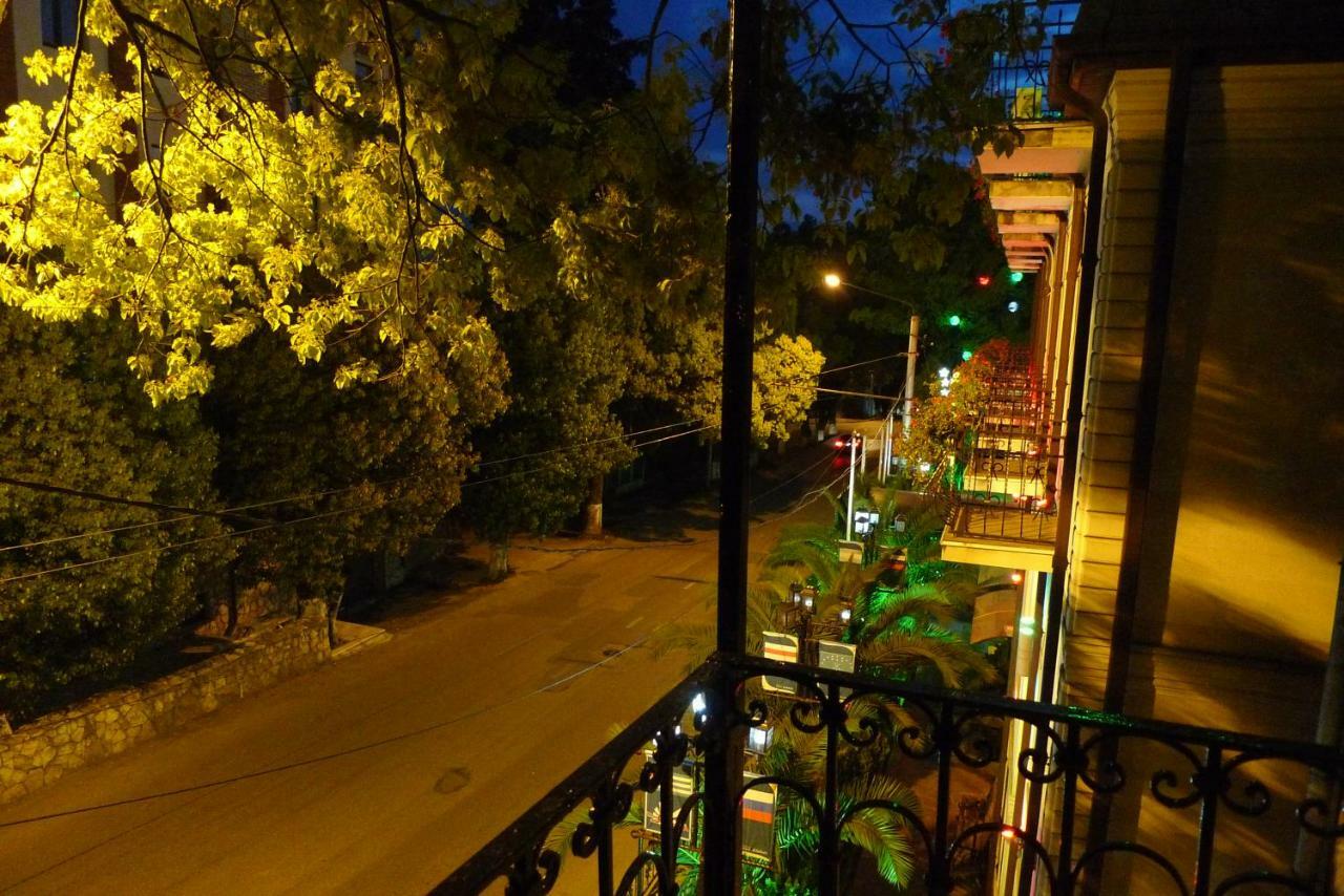 Old Town Guesthouse Sochumi Exterior foto